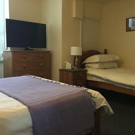 Bay Lodge Aylesbury  Bagian luar foto