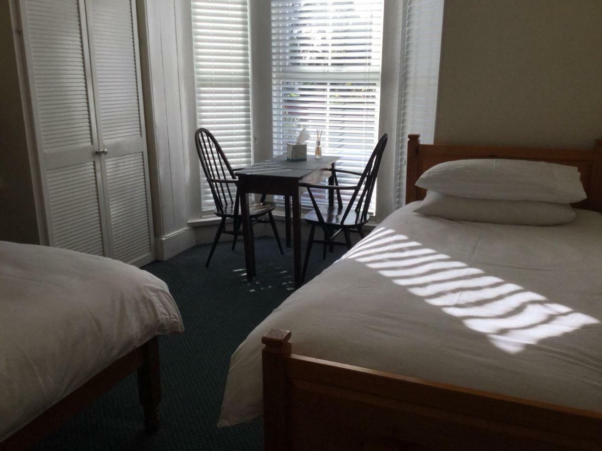 Bay Lodge Aylesbury  Bagian luar foto