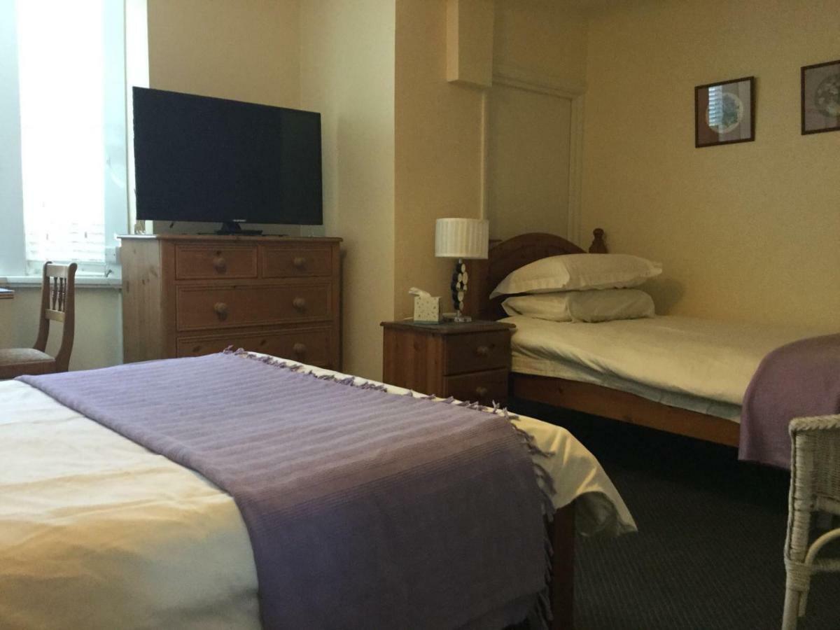 Bay Lodge Aylesbury  Bagian luar foto