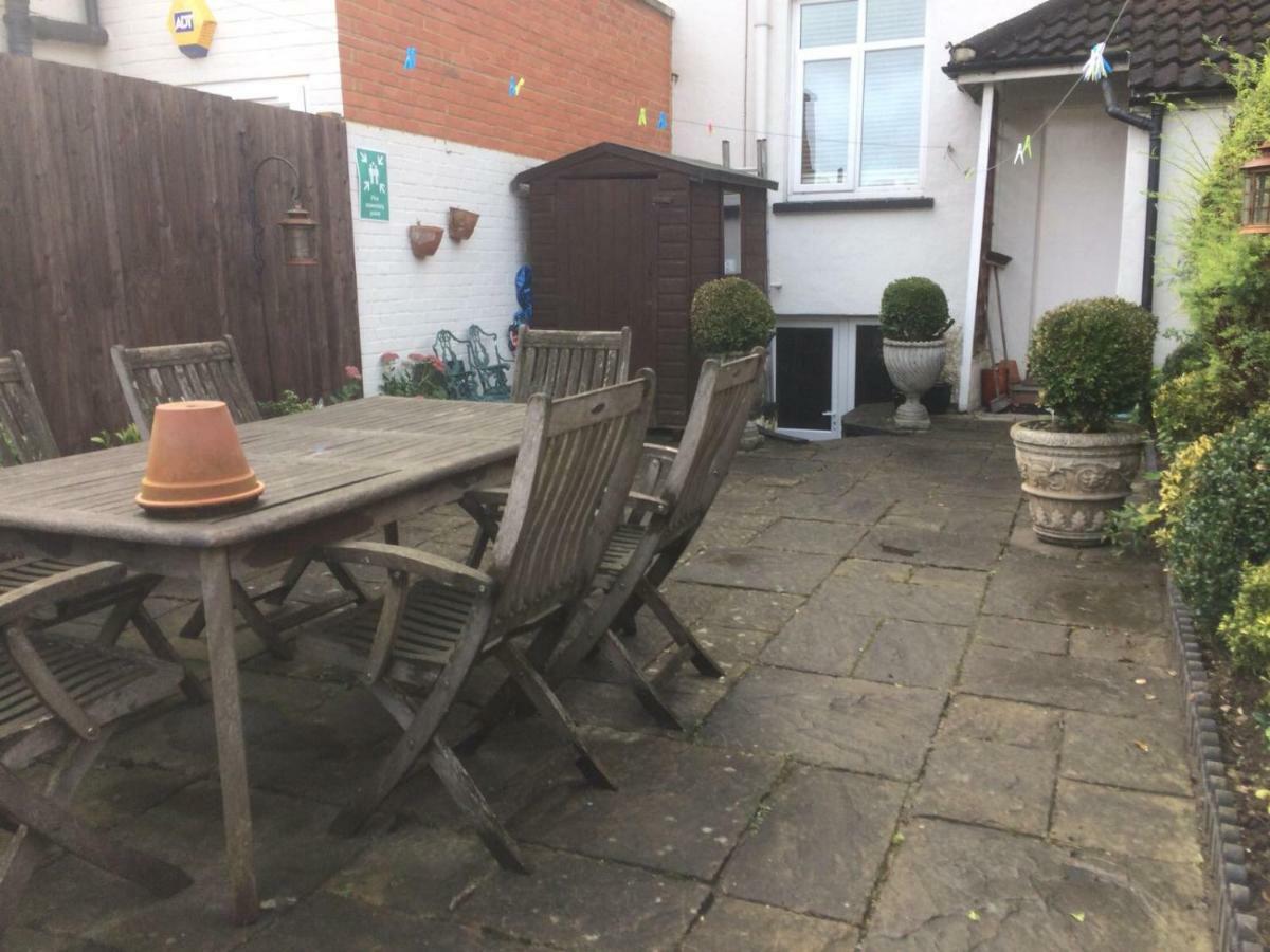 Bay Lodge Aylesbury  Bagian luar foto