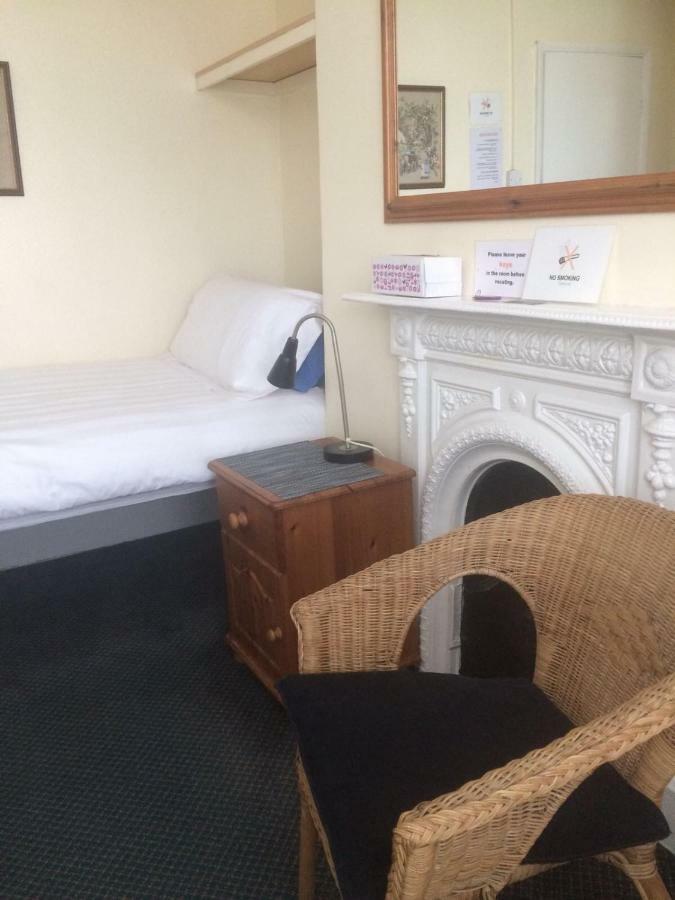 Bay Lodge Aylesbury  Bagian luar foto