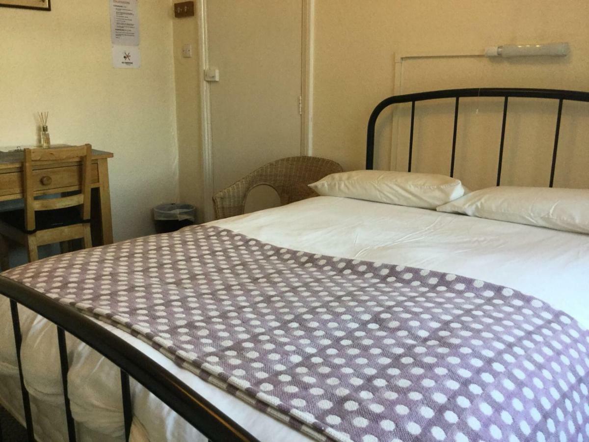 Bay Lodge Aylesbury  Bagian luar foto