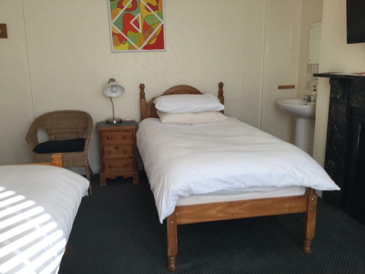 Bay Lodge Aylesbury  Bagian luar foto