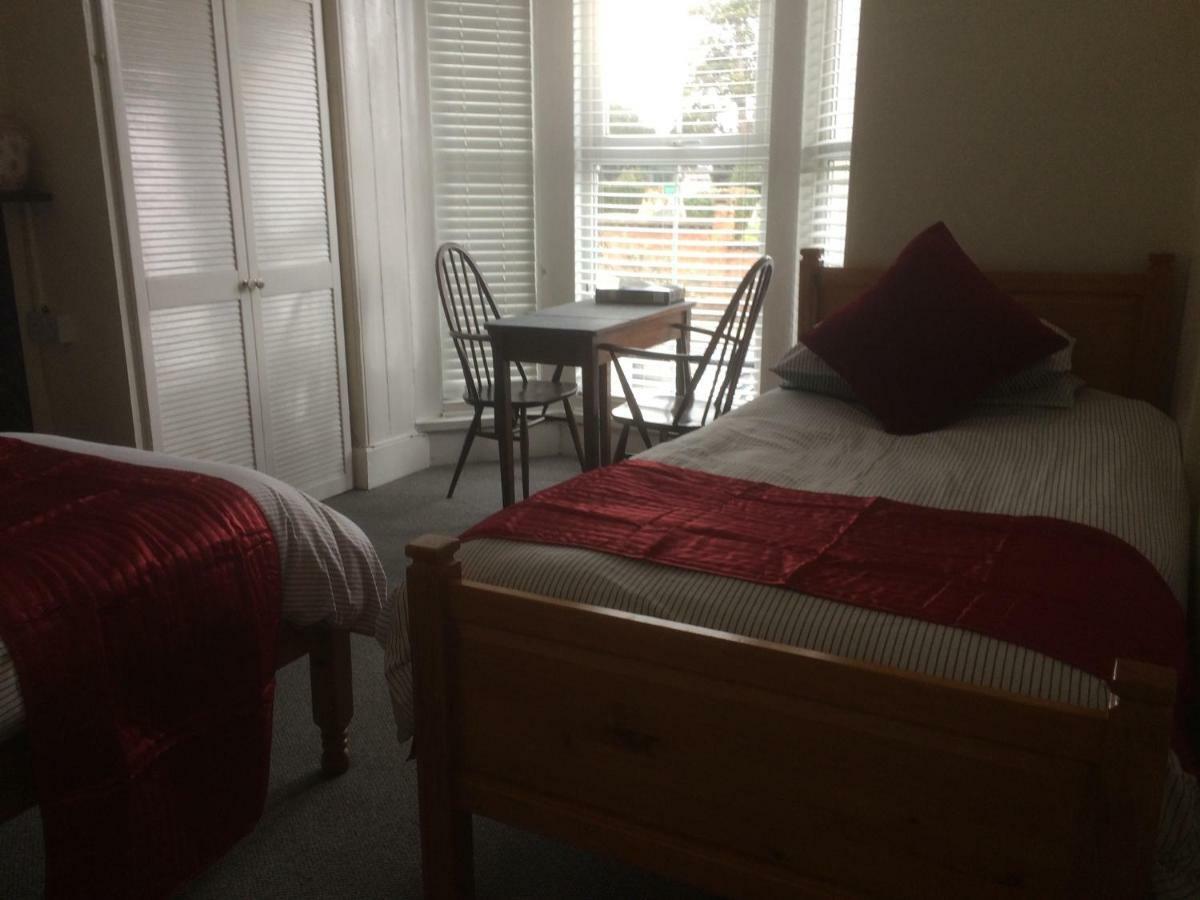 Bay Lodge Aylesbury  Bagian luar foto